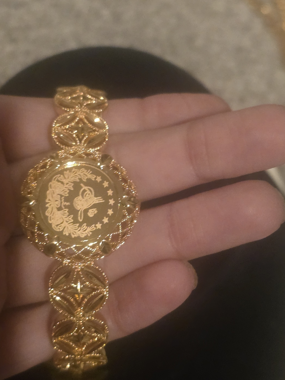 22kgp Dubai Elegant Gold-Tone Women's Bracelet with Filigree Medallion - Picture 5 of 12